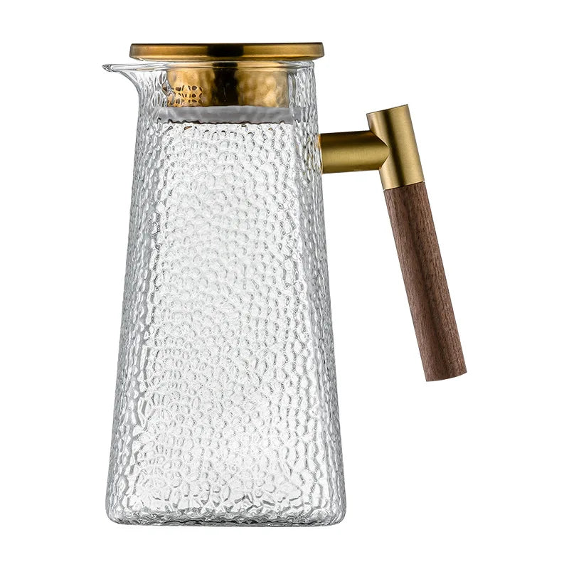 Pichet en Verre Borosilicaté avec Poignée en Laiton et Couvercle – Pour Eau Chaude et Froide