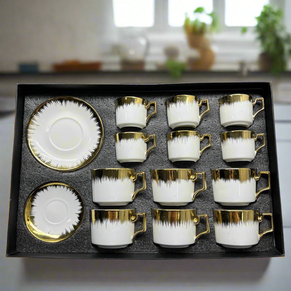 Ensemble de Tasses et Soucoupes en Céramique Européenne avec Anneau Doré