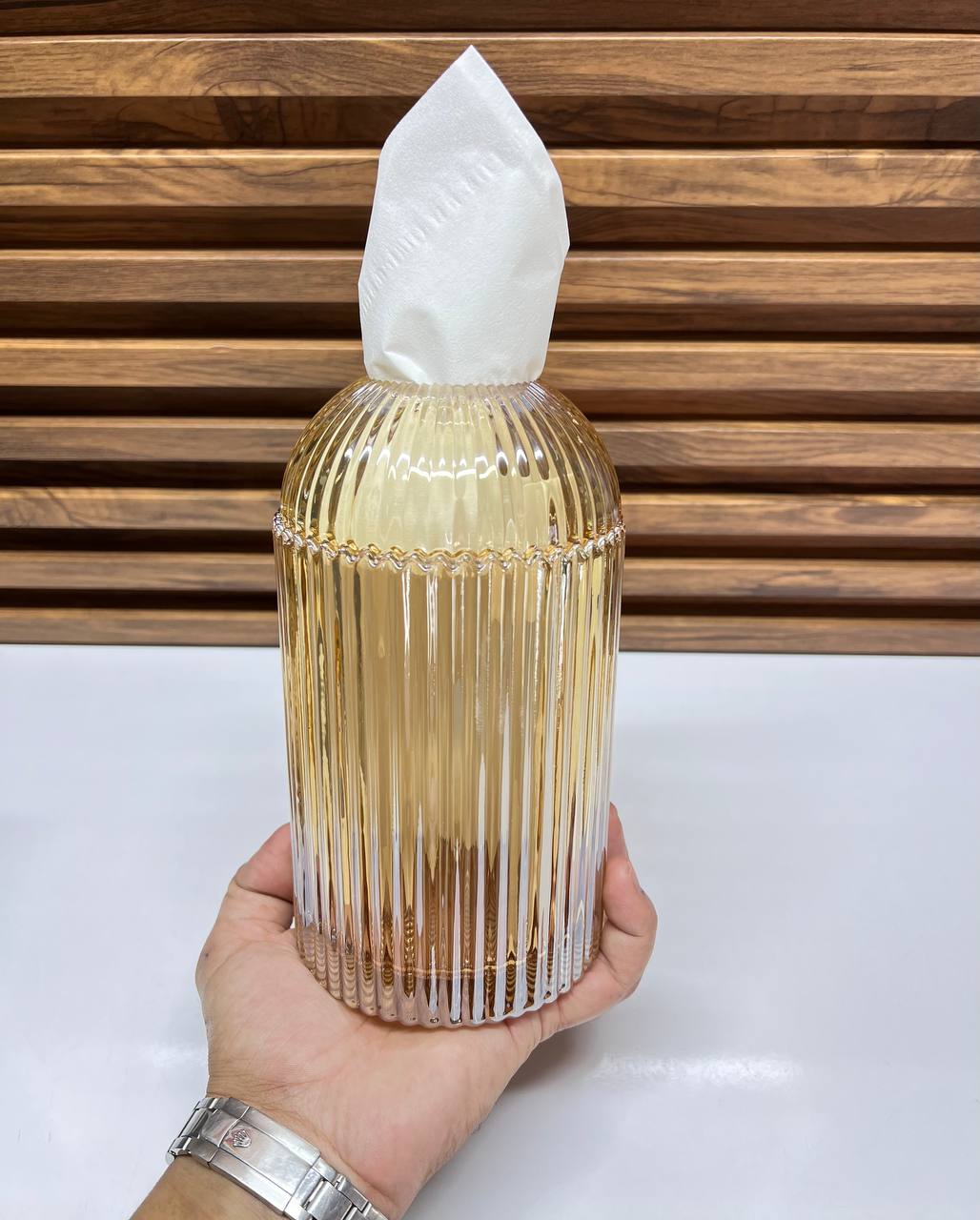 Le Trésor Lumineux : Distributeur de Mouchoirs en Verre Ambré