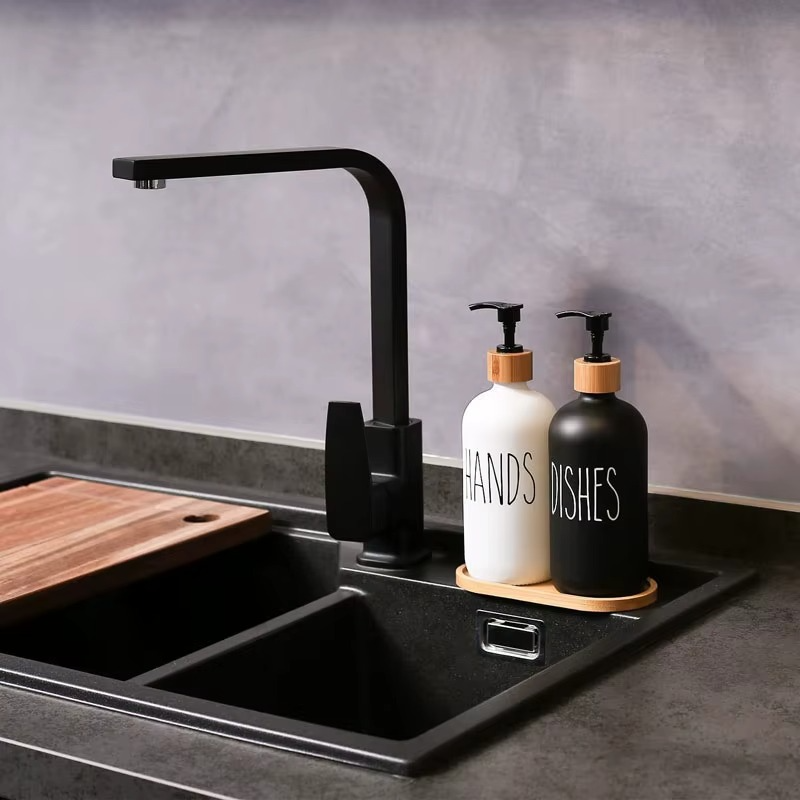Distributeur de savon 500 ml avec plateau en bambou – Rechargeable