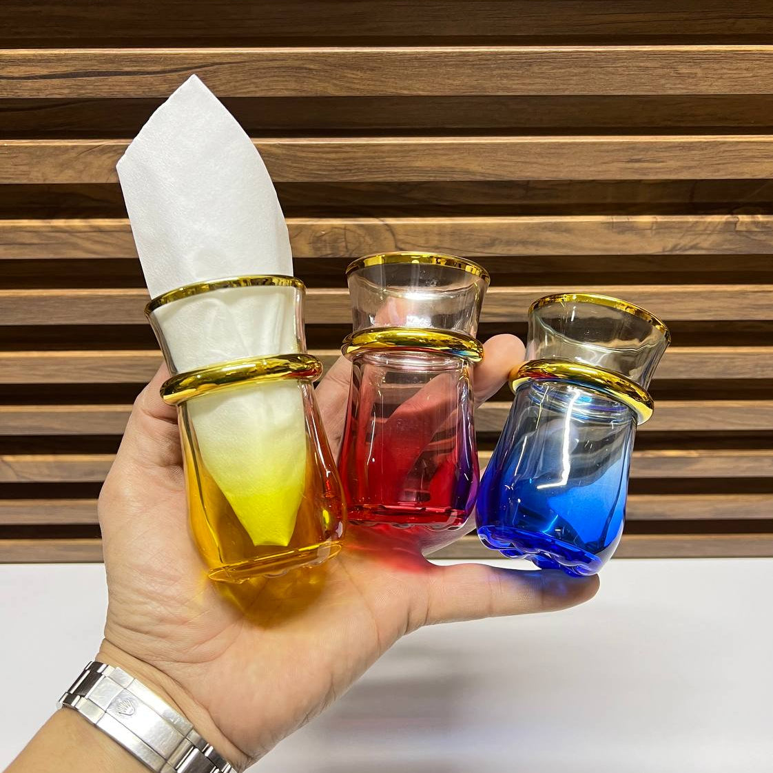 12 verres à thé Beldi marocains artisanaux, multicolores et ornés de doré