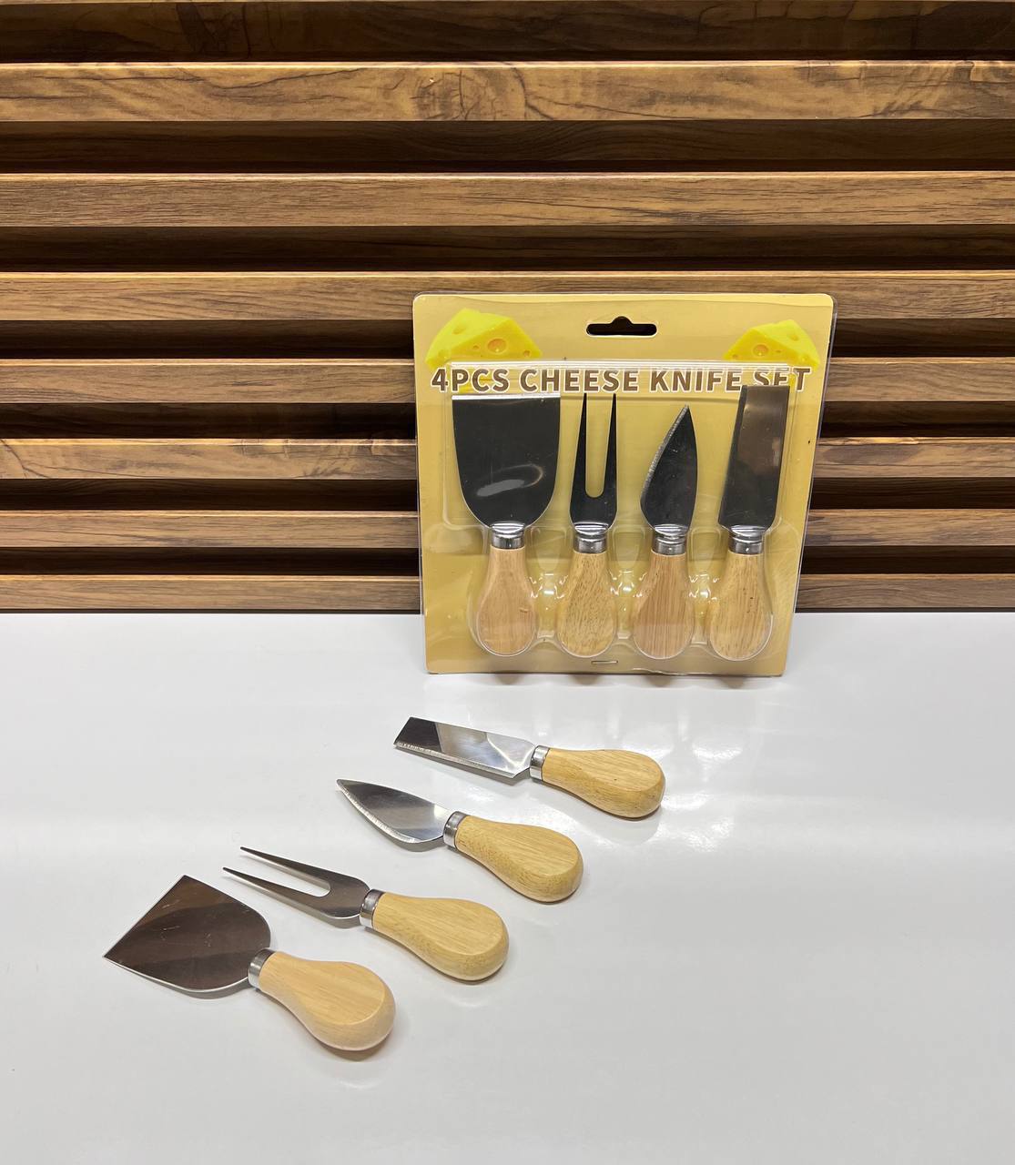 Ensemble de 4 couteaux à fromage en acier inoxydable avec manches en bois