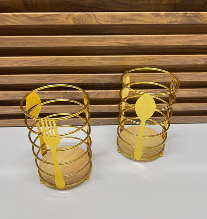 Ensemble de Couverts Dorés Élégants avec Supports Décoratifs