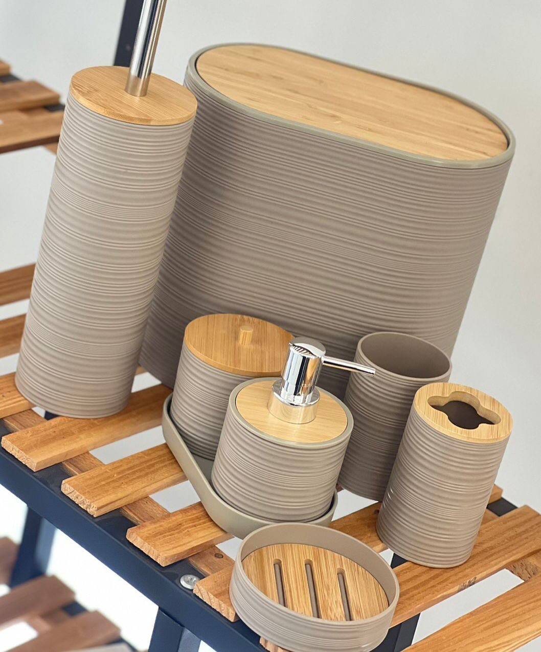 Ensemble d'Accessoires de Salle de Bain Noir &amp; Bambou – Set Complet 7 Pièces