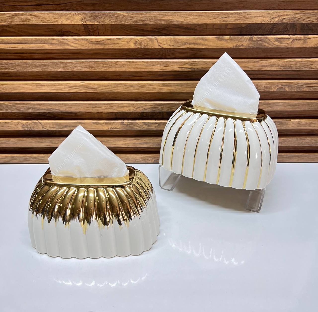 L'Élégance Lumineuse: Boîte à Mouchoirs Duo Doré et Blanc