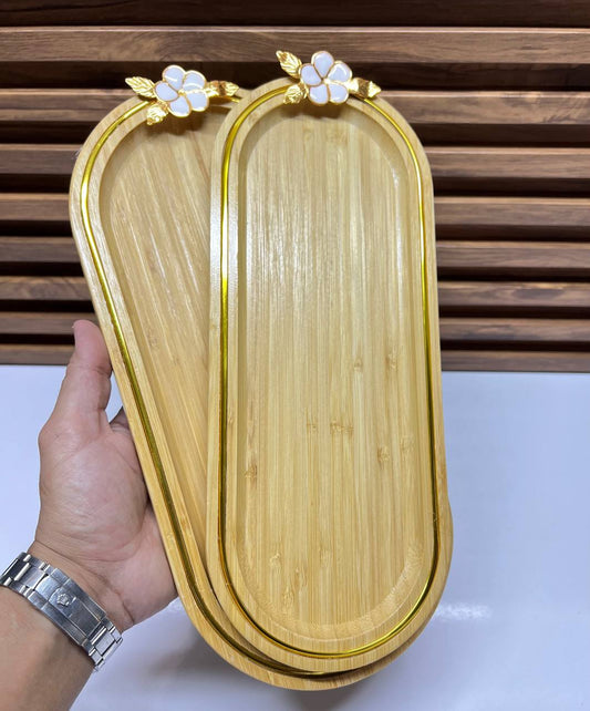 Élégance Florale: Le Duo de Plateaux en Bambou et Or