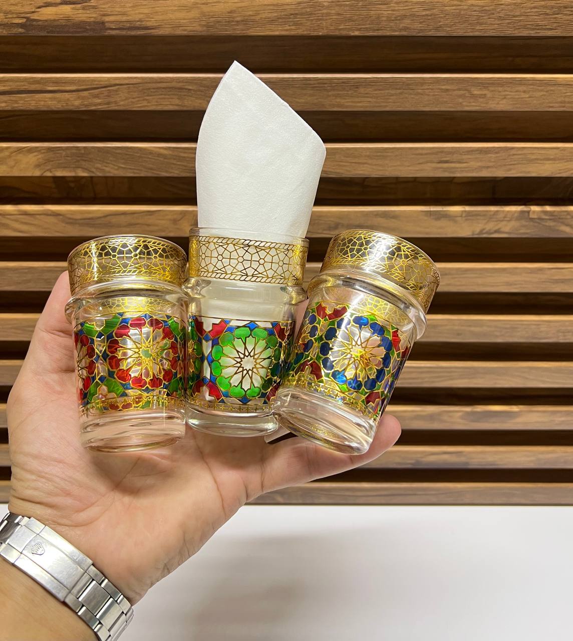 Verres à thé élégants avec motifs d'oiseaux