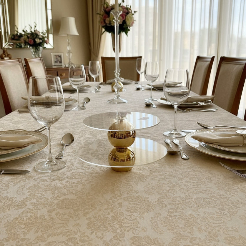 Présentoir à dessert en verre transparent et base dorée