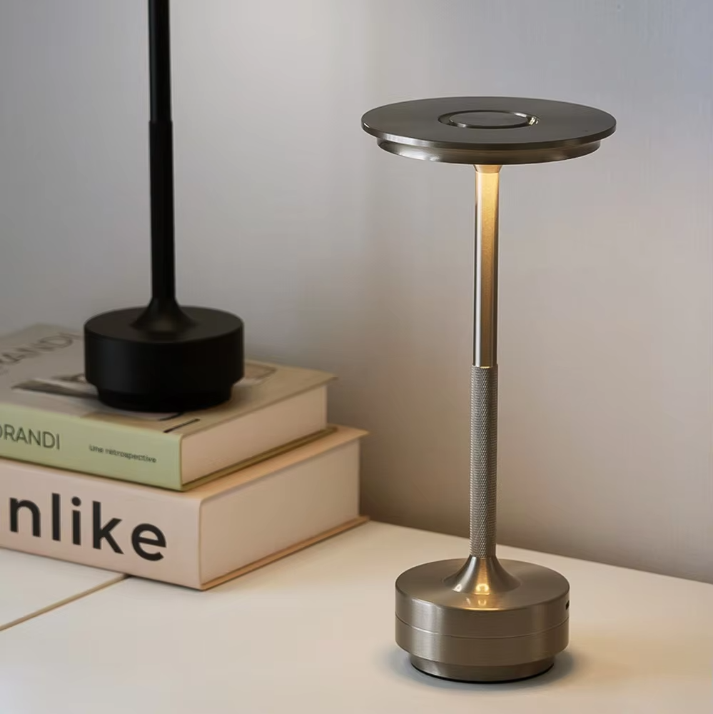 Lampe LED Rechargeable Sans Fil – Design Moderne Doré