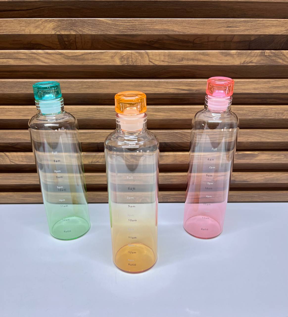 Bouteille d'eau dégradée avec marqueurs de temps, pour une hydratation optimale et quotidienne