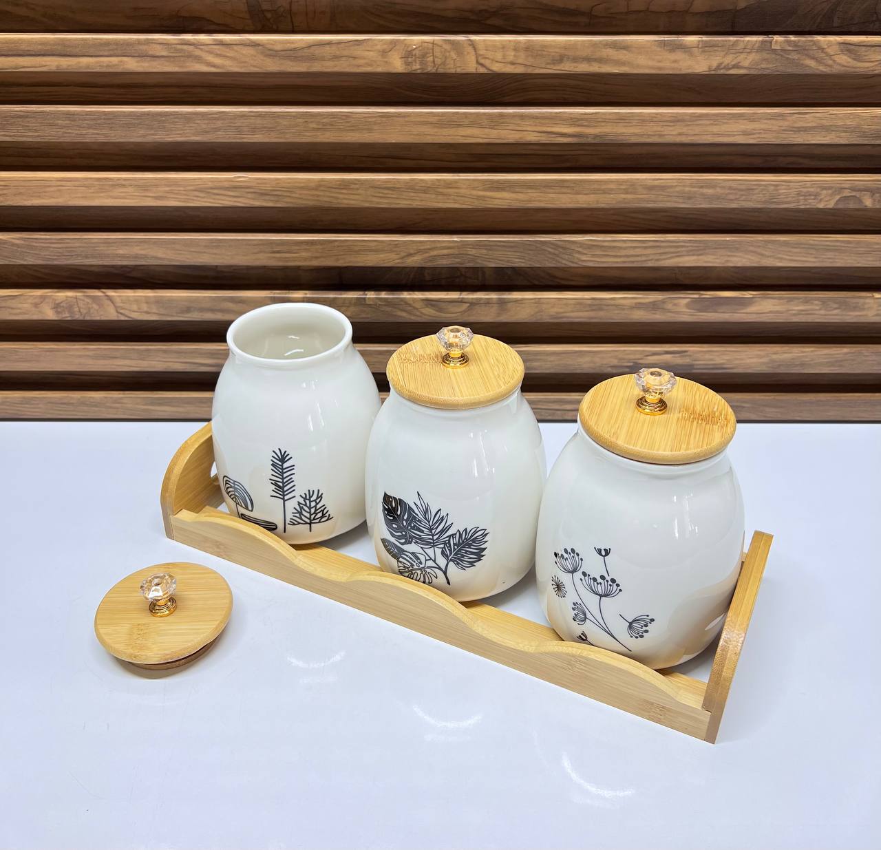 Ensemble de pots en céramique pour thé, café et sucre, avec couvercles et plateau en bois