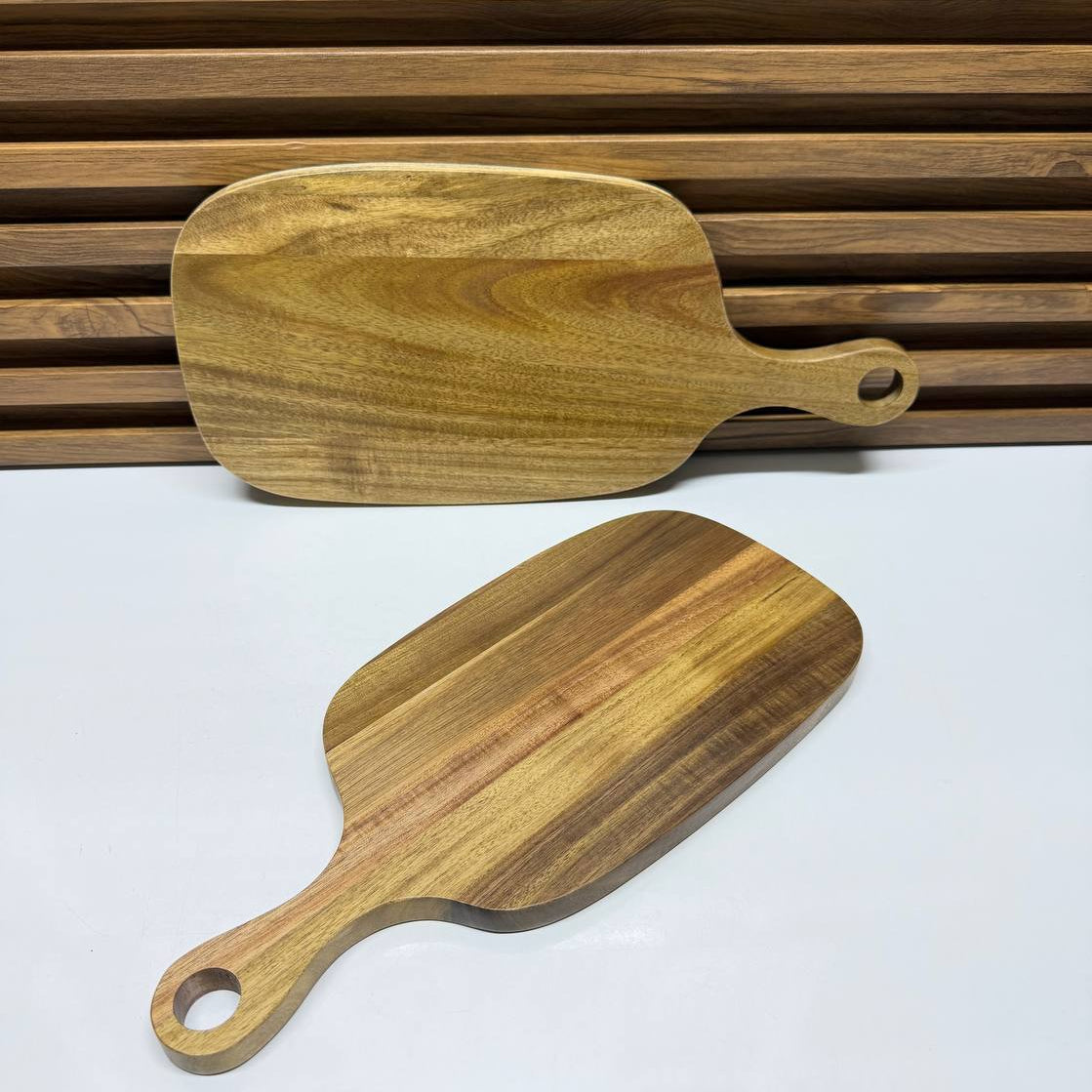 Planche à Découper et de Présentation en Bois d'Acacia – Planche Apéritif avec Poignée