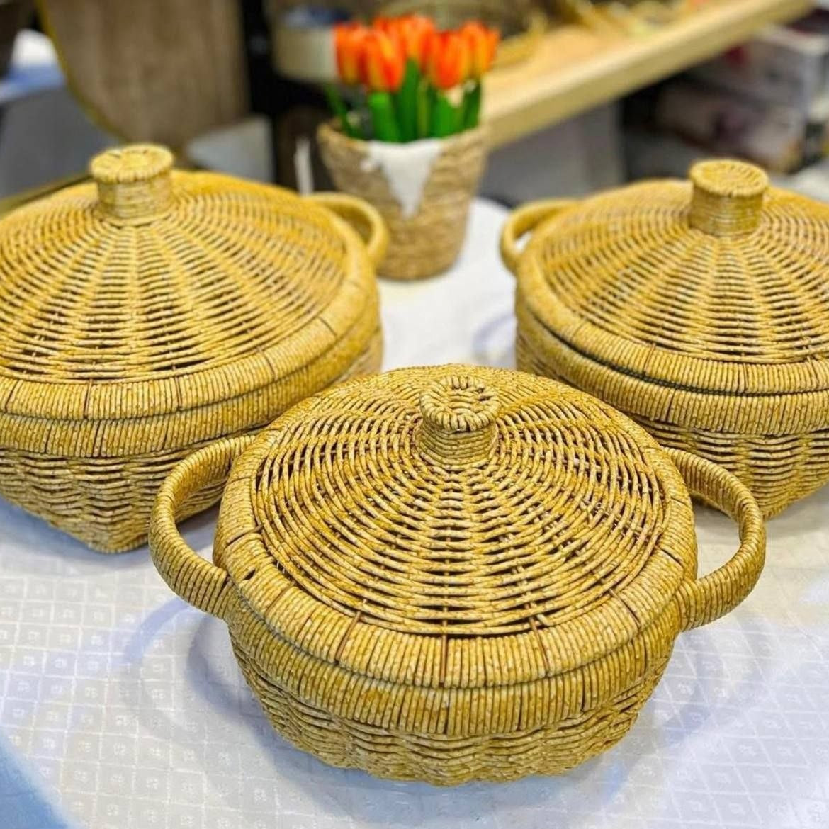 Ensemble de 3 Paniers en Rotin Tressé avec Couvercles – Corbeilles de Rangement et Service