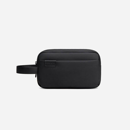Pochette noire compacte et pratique au design moderne
