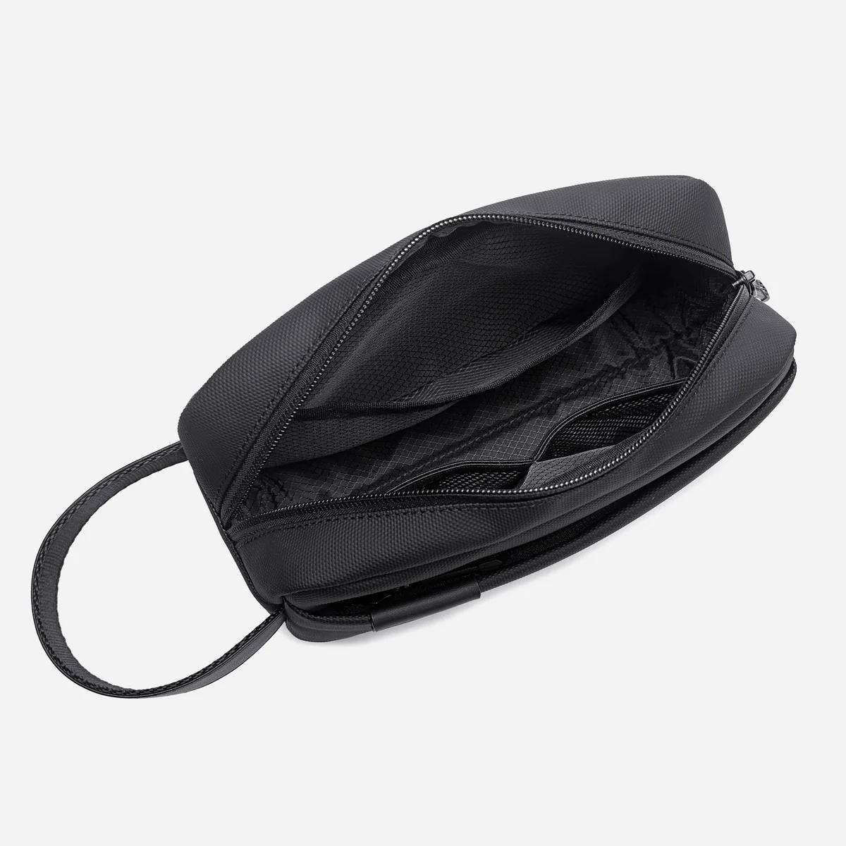 Pochette noire compacte et pratique au design moderne